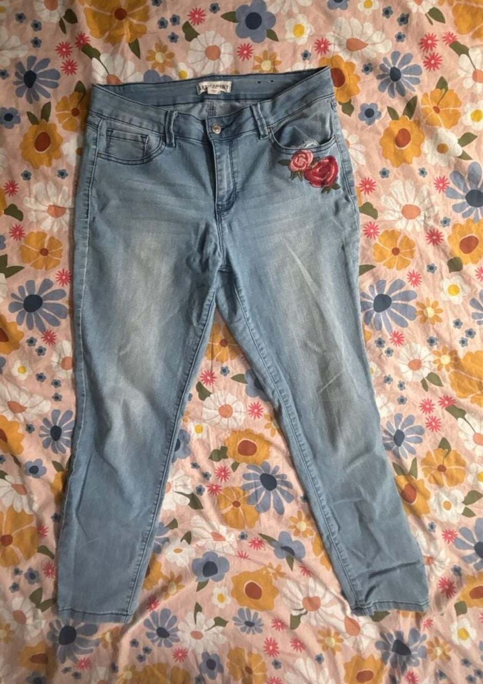 Artisan NY Floral Embroidered Skinny Ankle Jeans